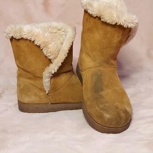 Off brand tan uggs